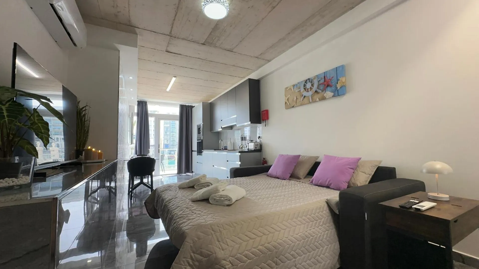 Seafront, Lovely Modern Studio. Saint Julian's